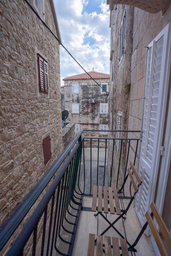 Old Town Makarska Apartments - Central Square Екстер'єр фото