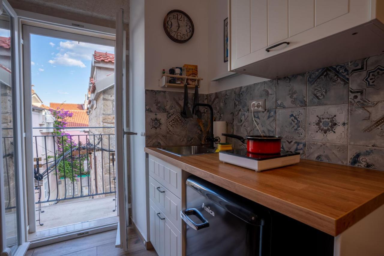 Old Town Makarska Apartments - Central Square Екстер'єр фото