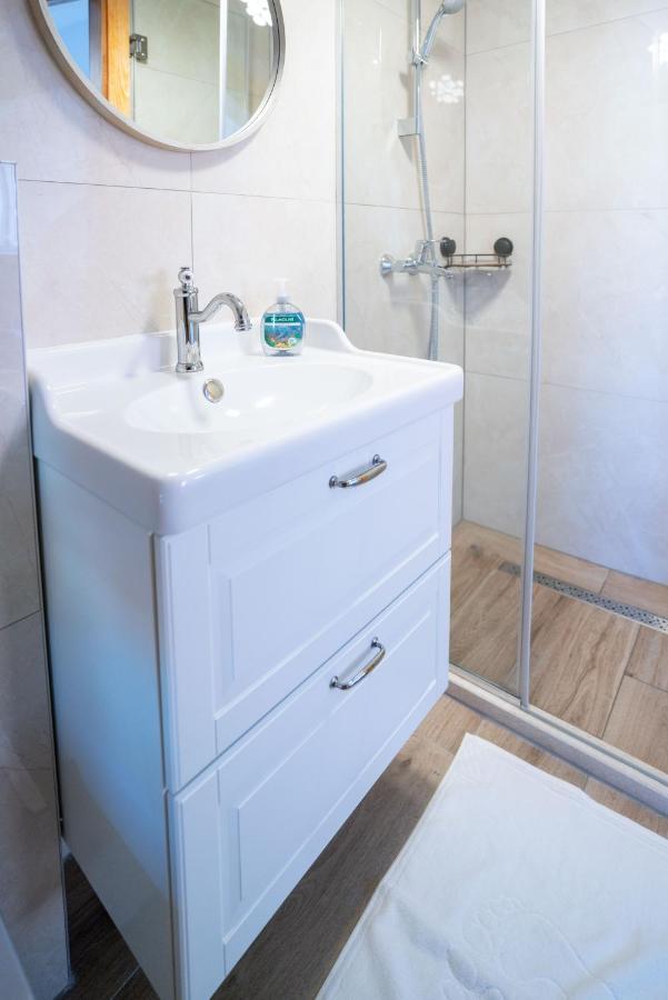 Old Town Makarska Apartments - Central Square Екстер'єр фото